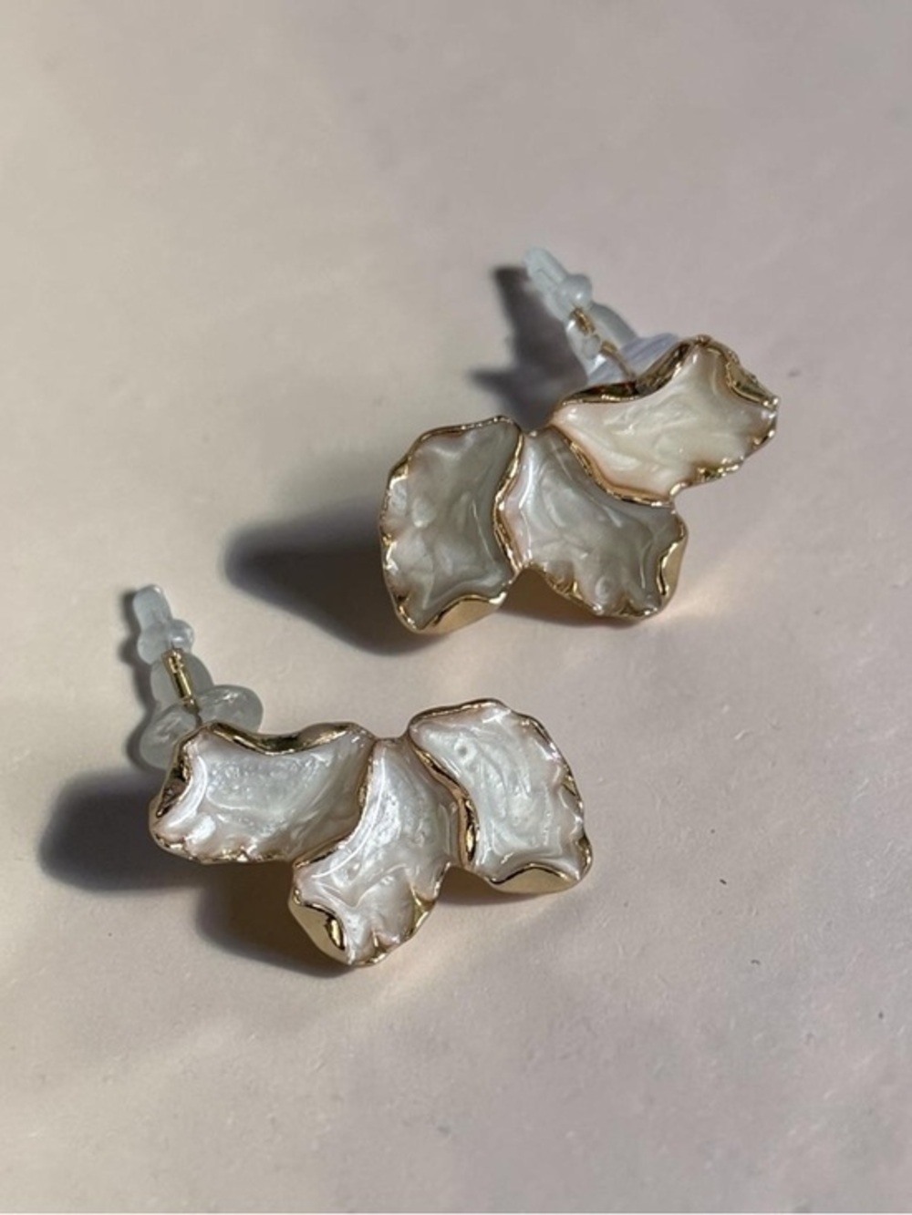 🫶🏻 Maple Leaf Dripping Stud Earrings with Gold Trim